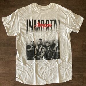 Aventura Black and White Tour Short Sleeve Tee. Men’s medium